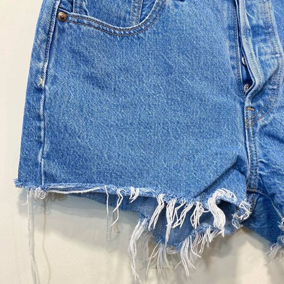 Premium Denim Levi's Festival Cut Out Shorts Capital E, Raw Hem, Button Fly 28 - Picture 4 of 10